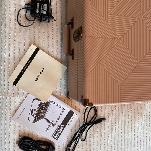 Crosley suitcase record player with mp3 conversion - Picture 2 of 9